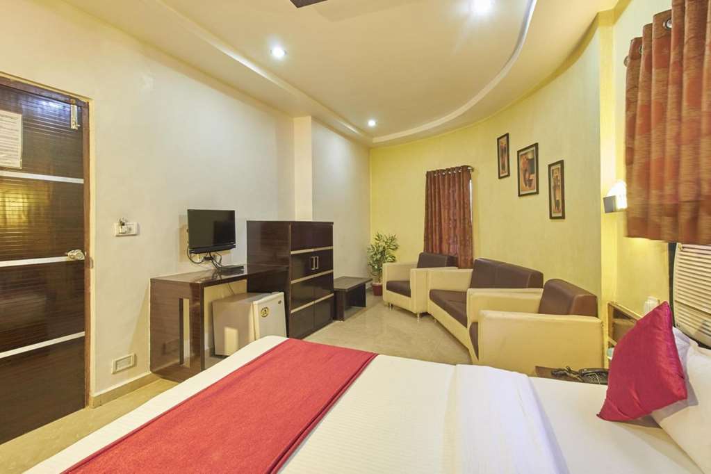 Oyo Flagship 19003 Hotel Rudra Mahal Ahmadábád Pokoj fotografie