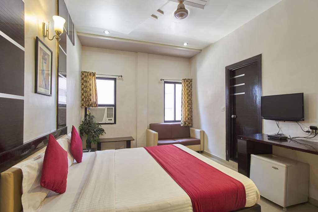 Oyo Flagship 19003 Hotel Rudra Mahal Ahmadábád Pokoj fotografie