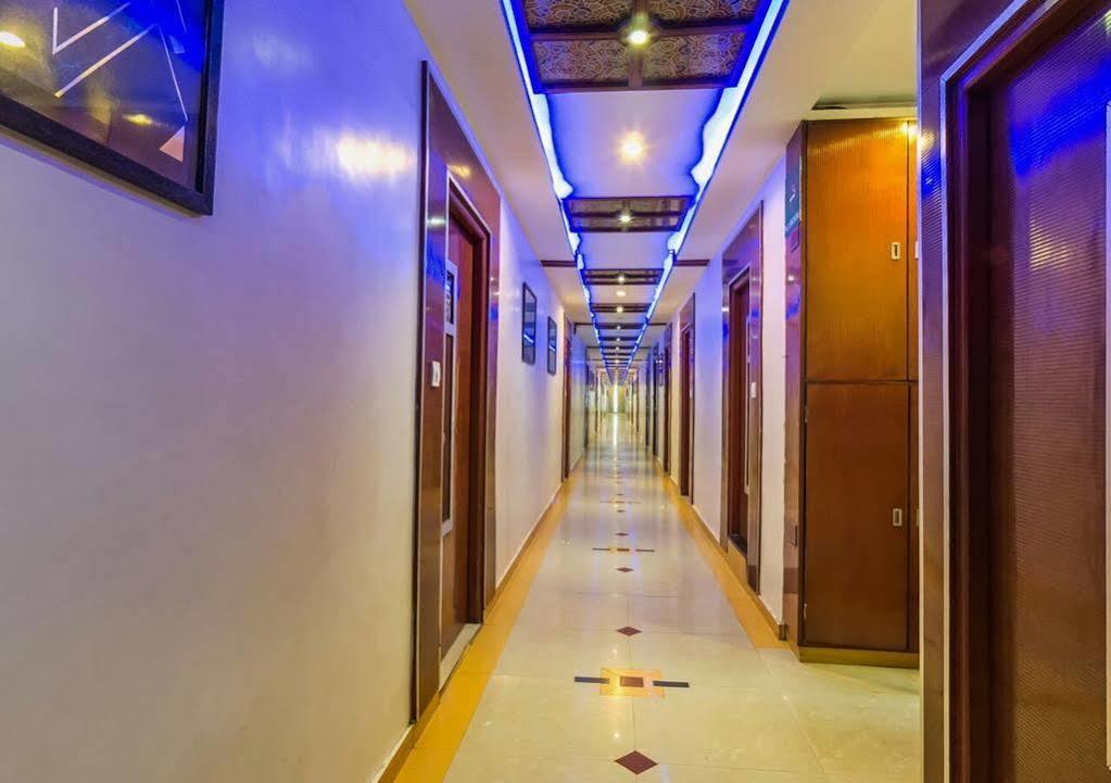 Oyo Flagship 19003 Hotel Rudra Mahal Ahmadábád Exteriér fotografie
